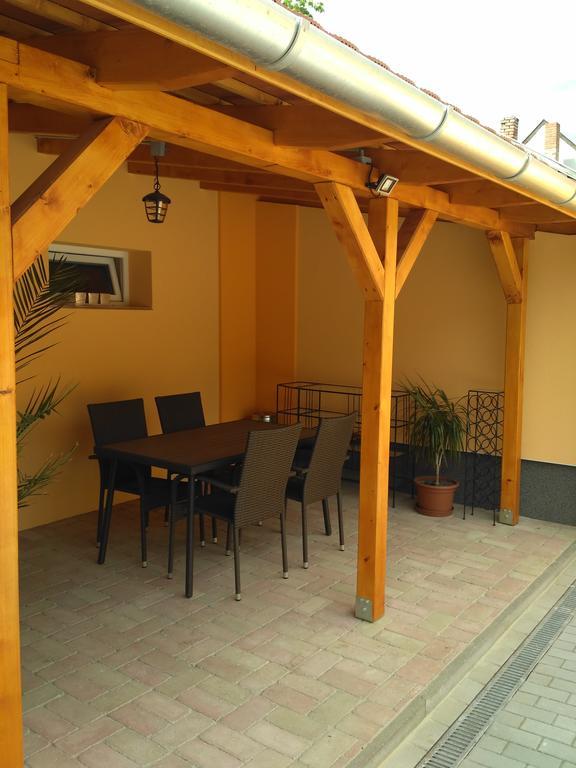 Paradise Apartmanhaz Eger Ngoại thất bức ảnh