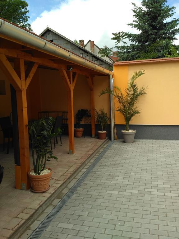 Paradise Apartmanhaz Eger Ngoại thất bức ảnh